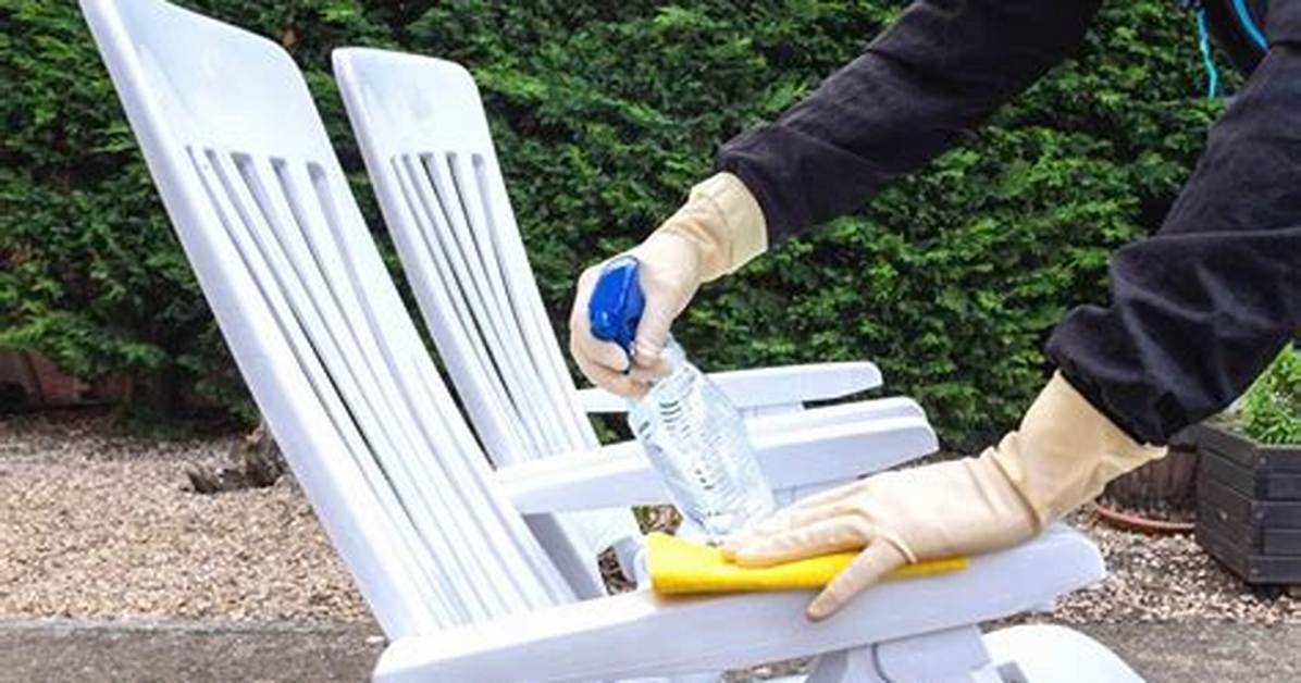 How to Clean Mildew from Outdoor