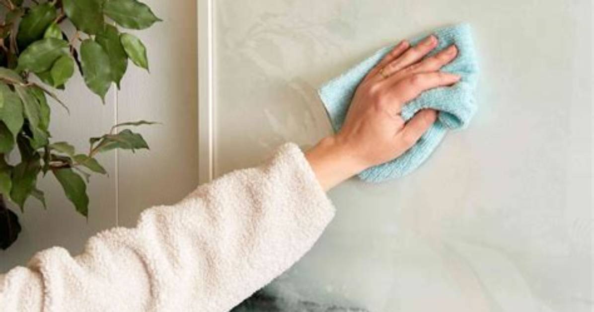 How to Clean Plexiglas Shower