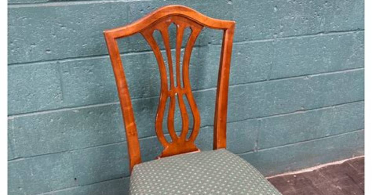 How to Identify a Drexel Dining Chair