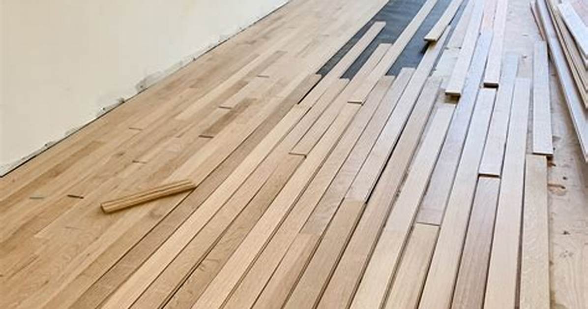 How to Lay Hardwood Flooring Around A