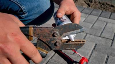 How to Open Silicone Caulk