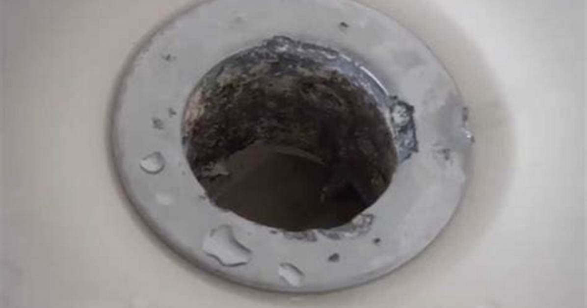 How to Remove a Corroded Old Bathtub