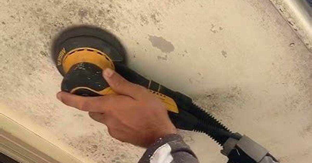 How to Remove Mildew from the Eaves of My