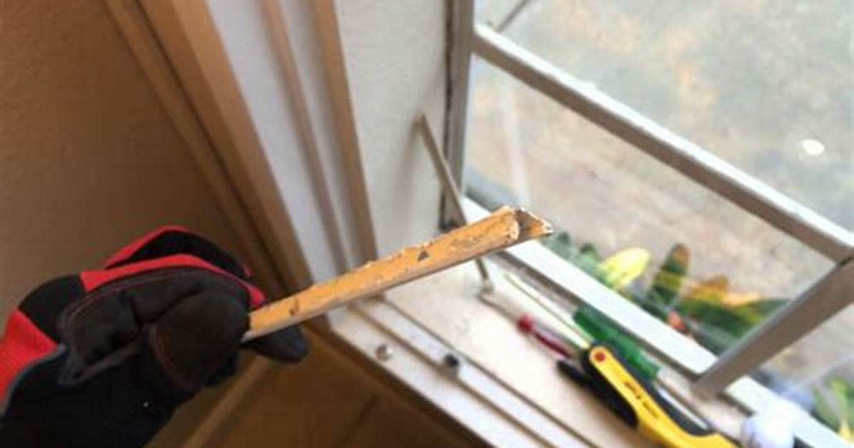 How to Repair Single-Hung Aluminum-Framed Windows