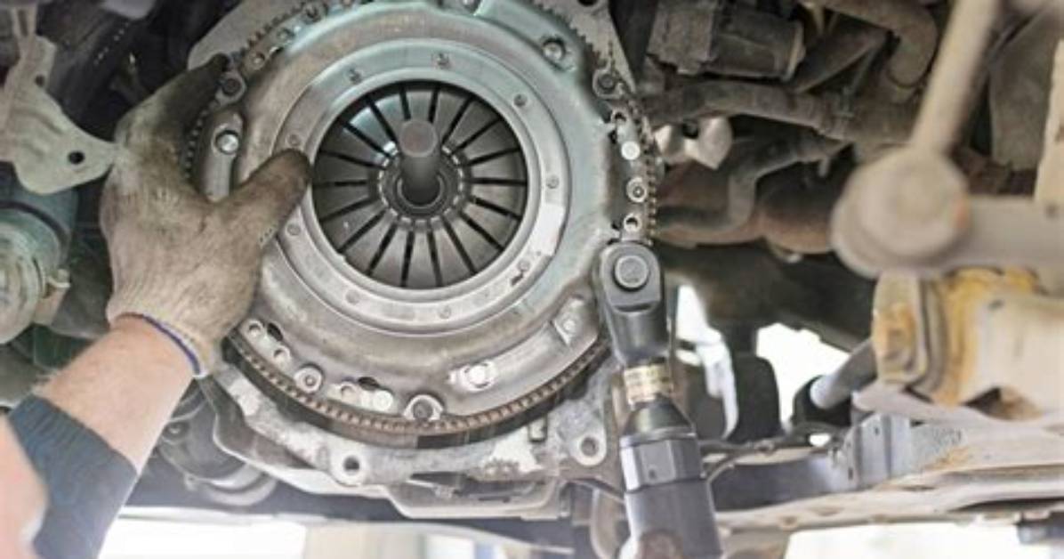 How to Repair the Clutch on a Craftsman 358 42Cc 18 Chain Saw