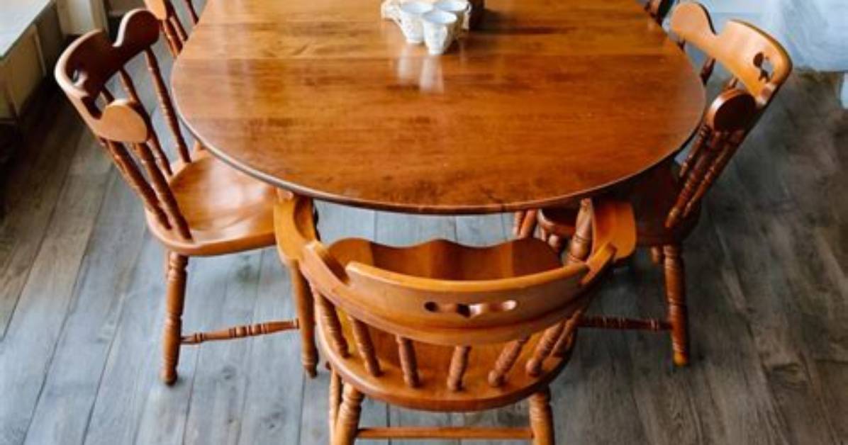How to Tell If a Table Is Solid Oak