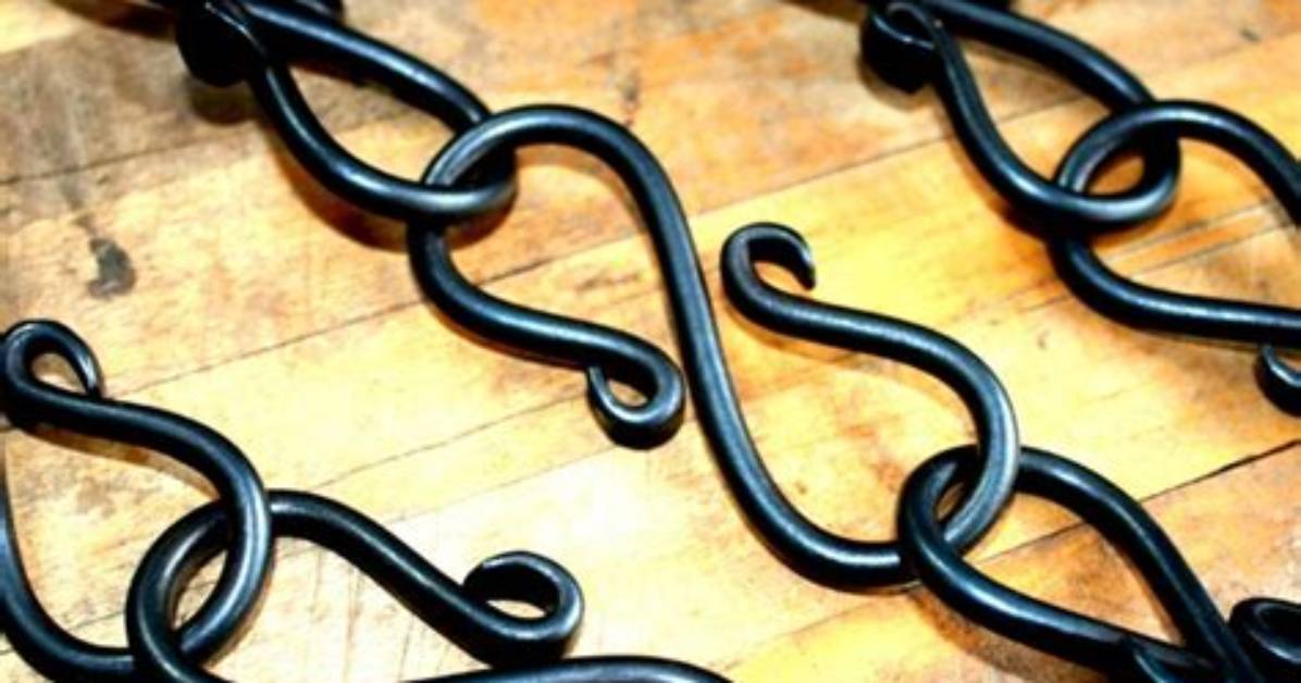 How to Use a Decorative Chain for Lid