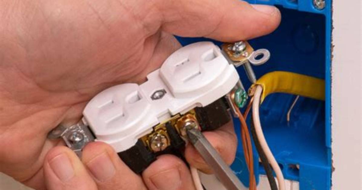 How to Wire an Electrical Outlet for a Pool Pump