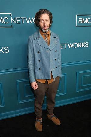 Howard Wolowitz's Height: a Comprehensive Look at the Big Bang Theory Actor