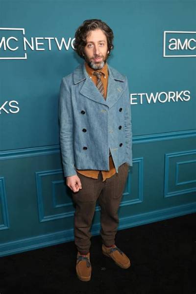 Howard Wolowitz's Height: a Comprehensive Look at the Big Bang Theory Actor