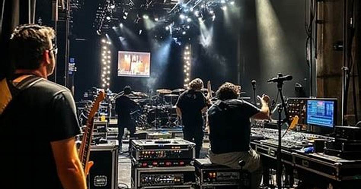 In a Backstage Video from a Concert in Miami the Weeknd S Fans Are Ecstatic to Hear the Singer S Voice for The