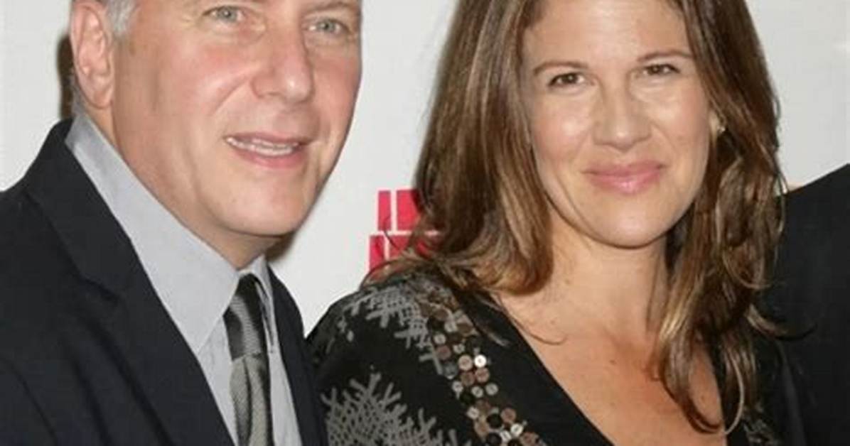 Inside Paul Reiser S Relationship with Wife