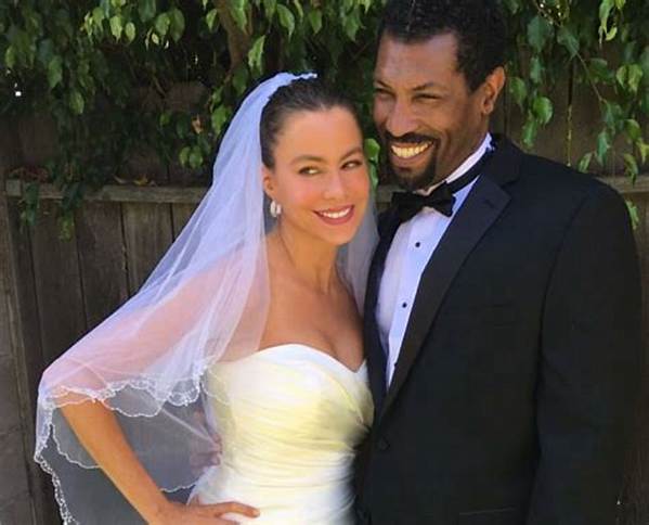 Is Deon Cole Married to Gabrielle Dennis? - Details Revealed