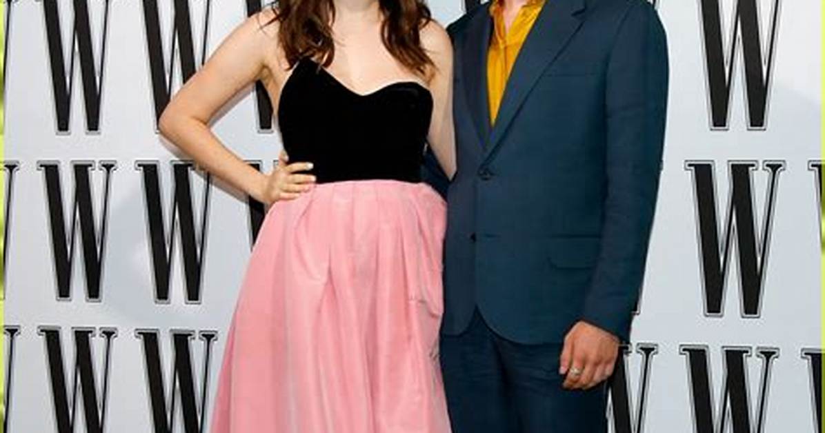 Is Kaitlyn Dever Dating Ben Platt Facts to Know About the Cast Of