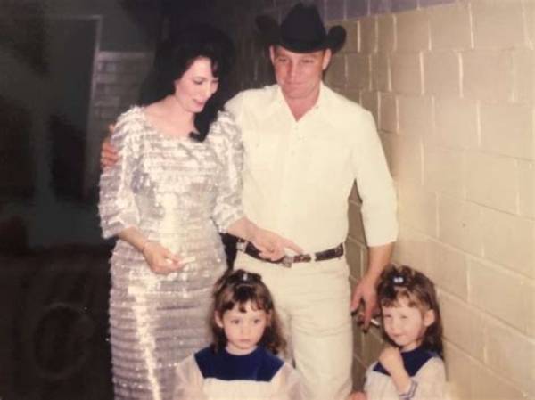 Is Loretta Lynn Still Alive? Husband Children and Net Worth