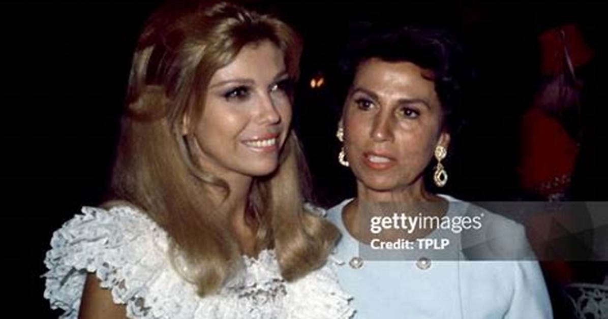 Is Nancy Sinatra a Mother?