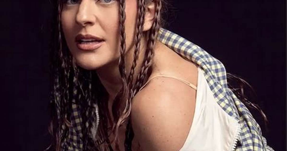 Janelle Ginestra Height, Weight, Net Worth, Age, Birthday, Wikipedia, Who, Nationality, Biography
