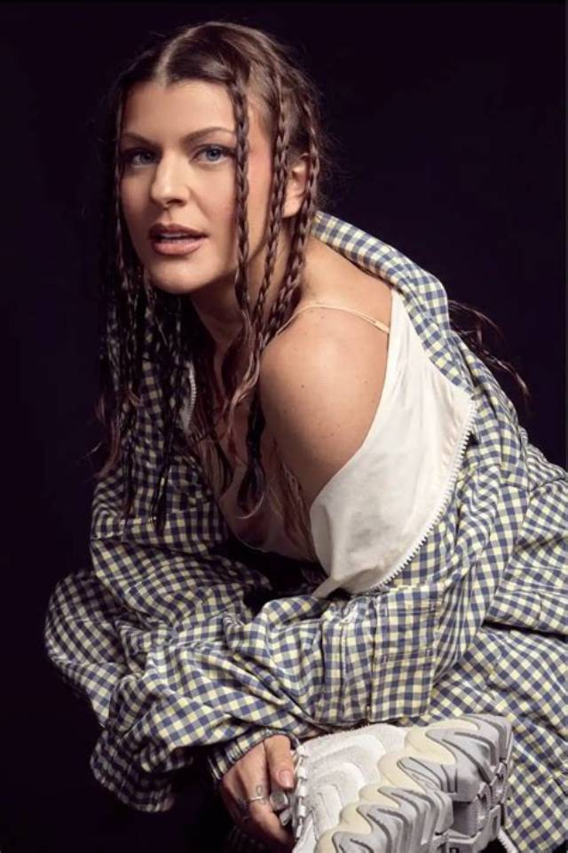 Janelle Ginestra Height, Weight, Net Worth, Age, Birthday, Wikipedia, Who, Nationality, Biography