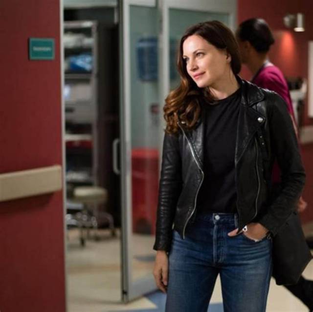 Jill Flint Bio, Wiki, Age, Family, Husband, Royal Pains, Movies, and Net Worth