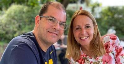 Jon Hein Is Married to Wife: Debra Ganz. Kids: Rachel, Emily