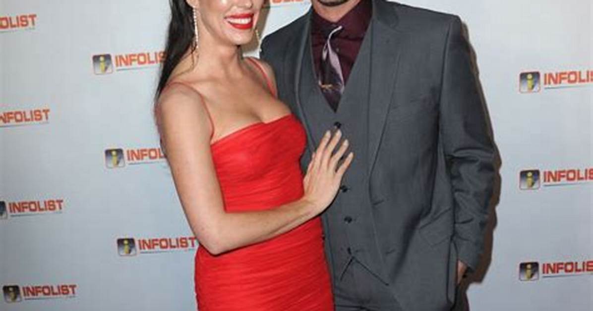 Jonathan Stoddard's Wife Taylor Watson: Their Love Story!