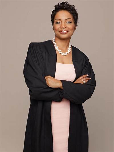 Judge Lynn Toler Is on a New Show Where She Helps Couples "Commit or Quit"