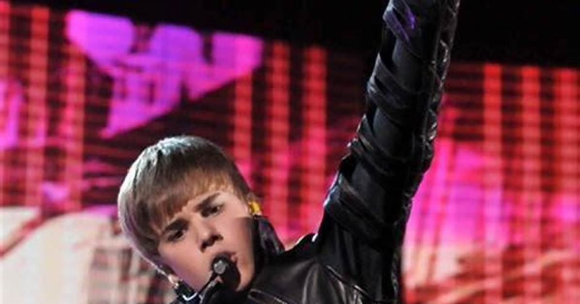 Justin Bieber: the Canadian Pop Sensation's Biography and Discography