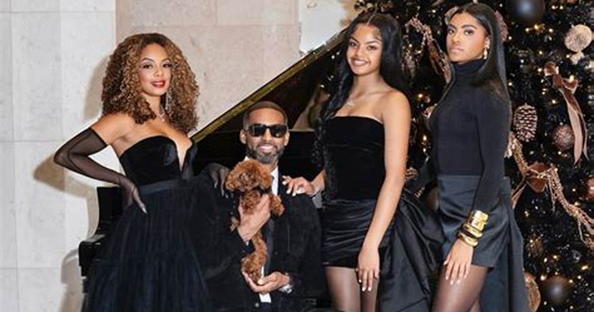 Kardashian Holiday Cards: a Festive Celebration with a Touch of Glamour