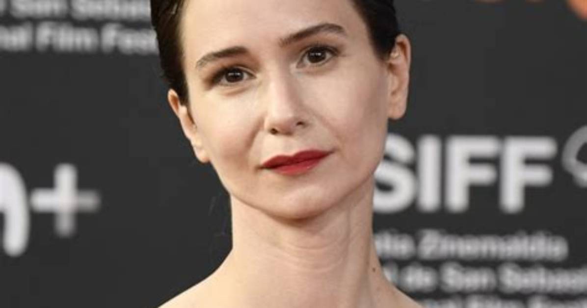 Katherine Waterston Net Worth