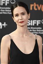 Katherine Waterston Net Worth