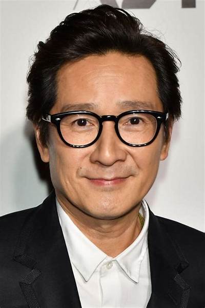 Ke Huy Quan Height, Weight, Net Worth, Age, Birthday, Wikipedia, Who, Nationality, Biography