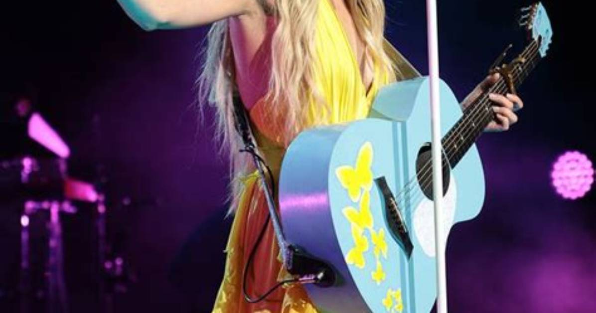 Kelsea Ballerini Kicks off Tour with a Tequila Shot, a Chicks Cover — and Four Costume Changes!