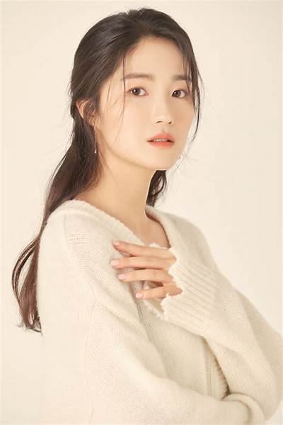 Kim Hye-Yoon's Love Life: Unraveling Rumors and Truth About Her Husband