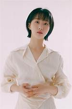 Kim Si-Eun: Rising Star in the Entertainment Industry