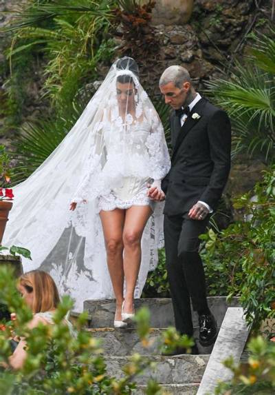 Kourtney Kardashian's Wedding Dress: a Stunning Style Statement