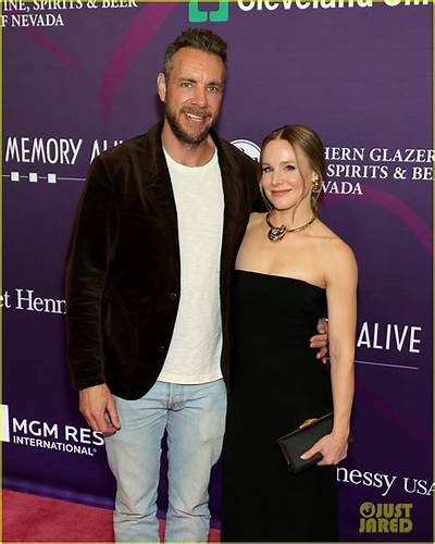 Kristen Bell & Dax Shepard: Love Story & More!