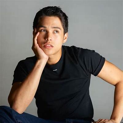 Kyle Echarri Height, Weight, Net Worth, Age, Birthday, Wikipedia, Who, Nationality, Biography