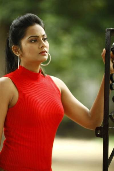 Lakshmi Priyaa Chandramouli Height, Weight, Net Worth, Age, Birthday, Wikipedia, Who, Instagram, Biography