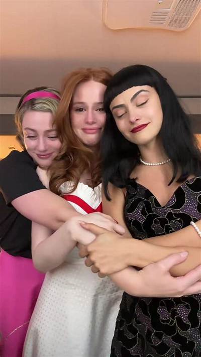 Lamila Petschart Is Active on Tiktok as Blondebrunetteredhead: Age, Wiki, Biography, , Instagram