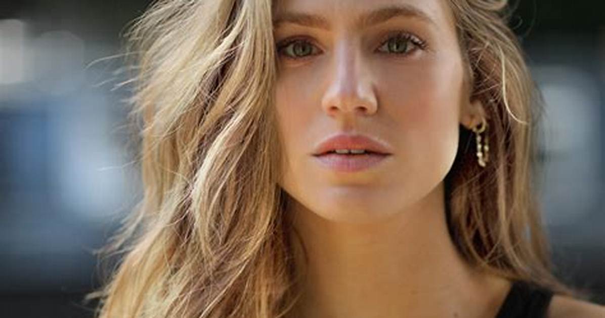 Lara Pictet Net