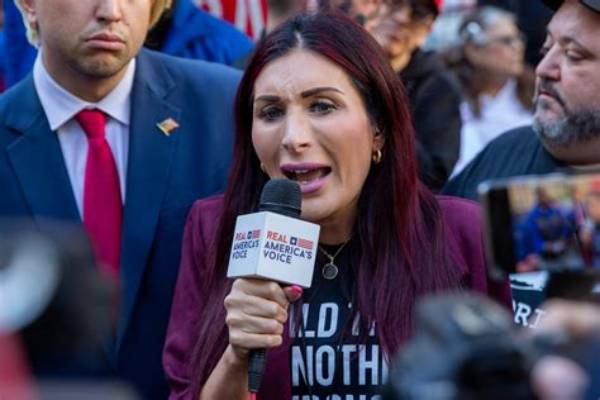 Laura Loomer: Unveiling Her Story and Influence
