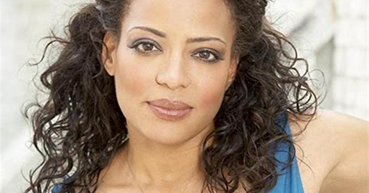 Lauren Luna Velez Net