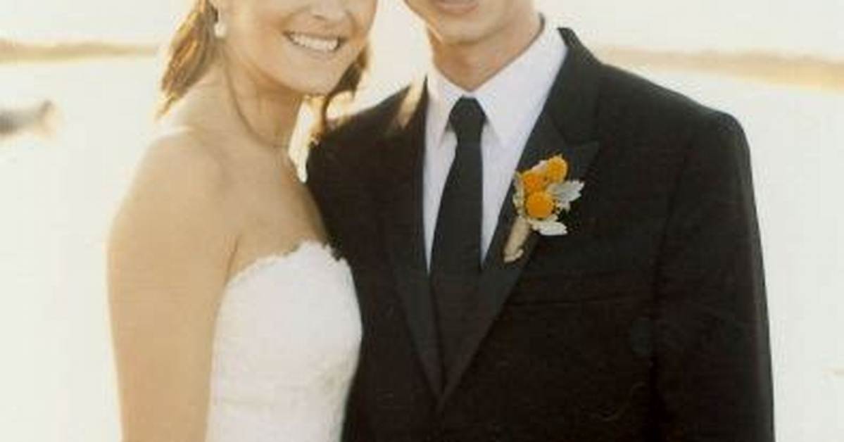 Lee Norris Is Married to Wife: Andrea Norris.