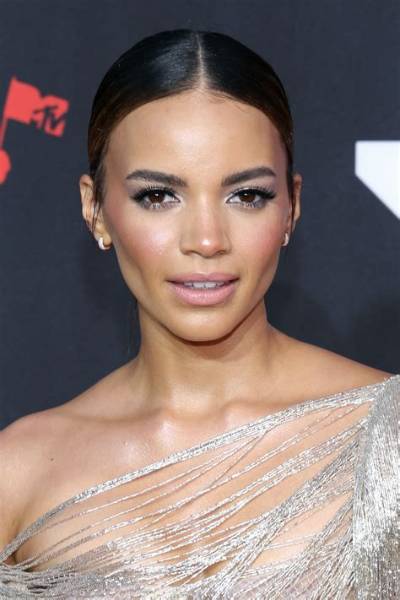 Leslie Grace
