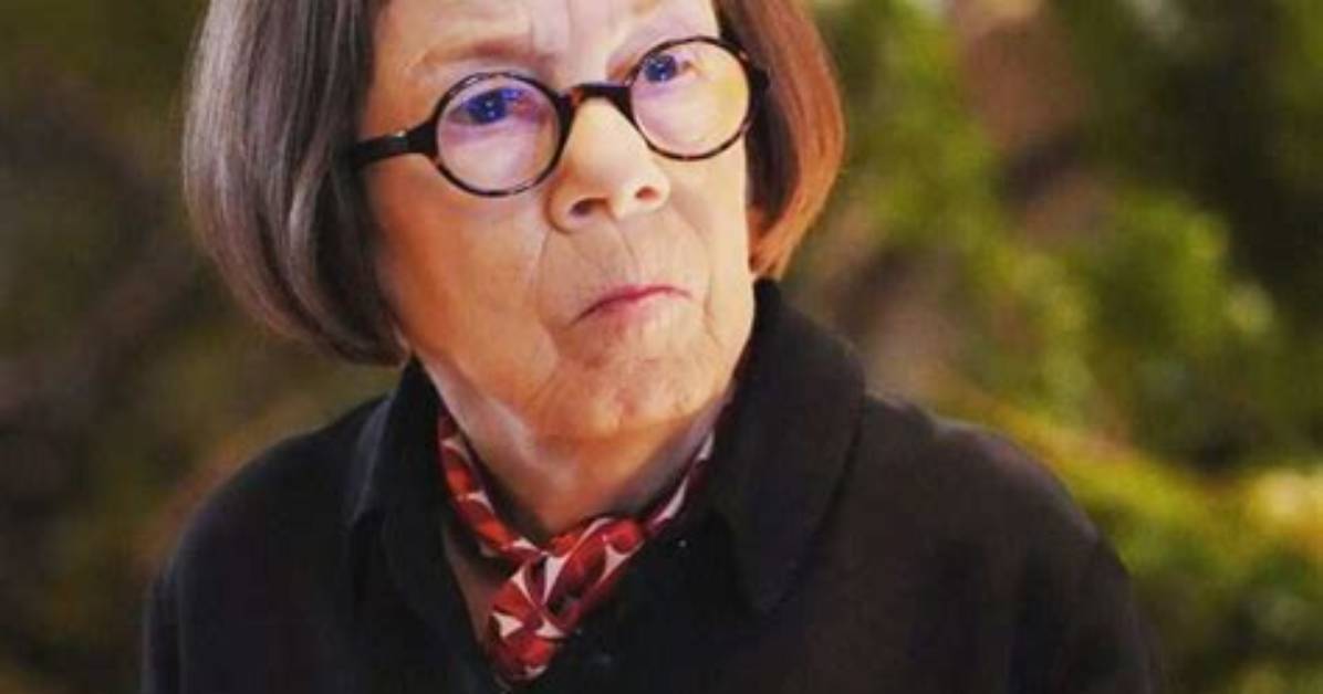 Linda Hunt Bio Age Height Wife Car