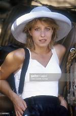 Linda Kozlowski: Stunning Style and Career Highlights