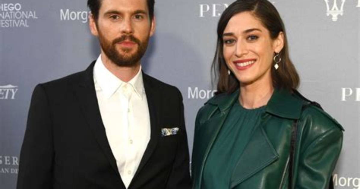 Lizzy Caplan Kid with Her Husband Tom Riley? Family