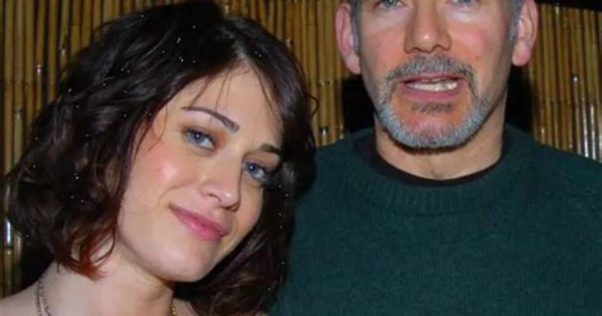 Lizzy Caplan Parents Who Are Richard Caplan And