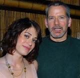 Lizzy Caplan Parents: Who Are Richard Caplan and Barbara Bragman?