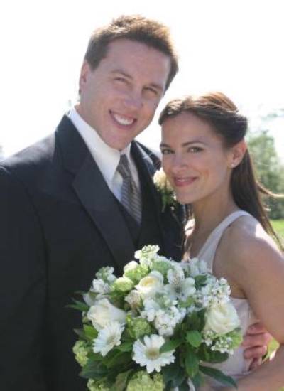 Lochlyn Munro: Wife, Net Worth, Tattoos, Smoking & Body Facts